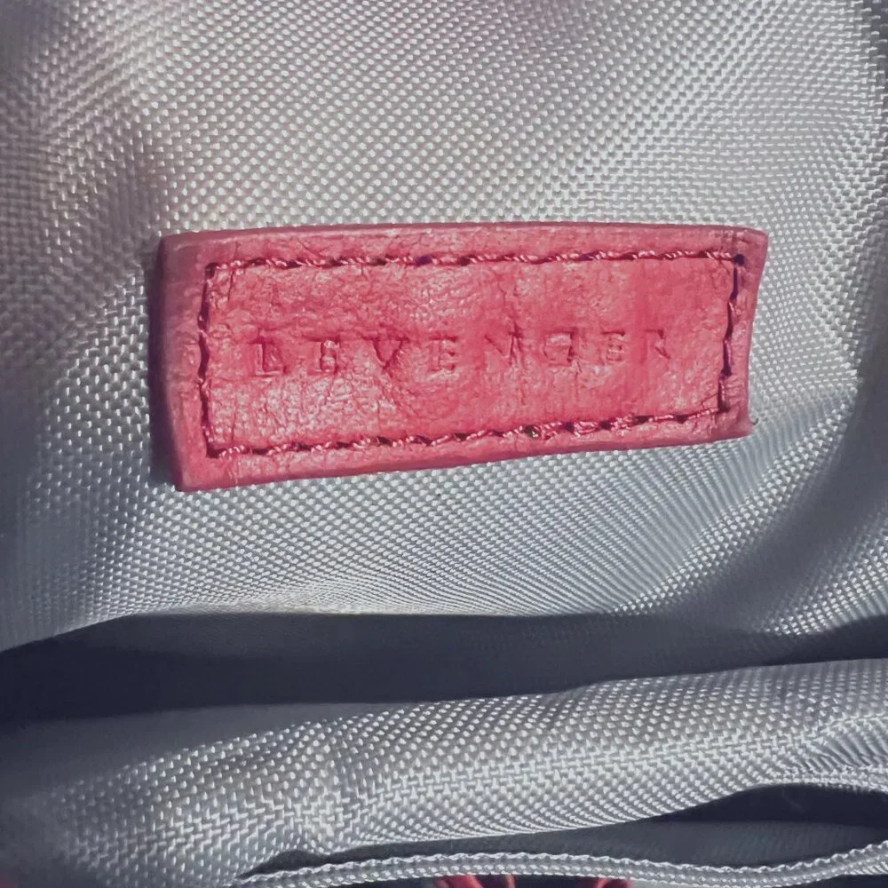 Levenger color red